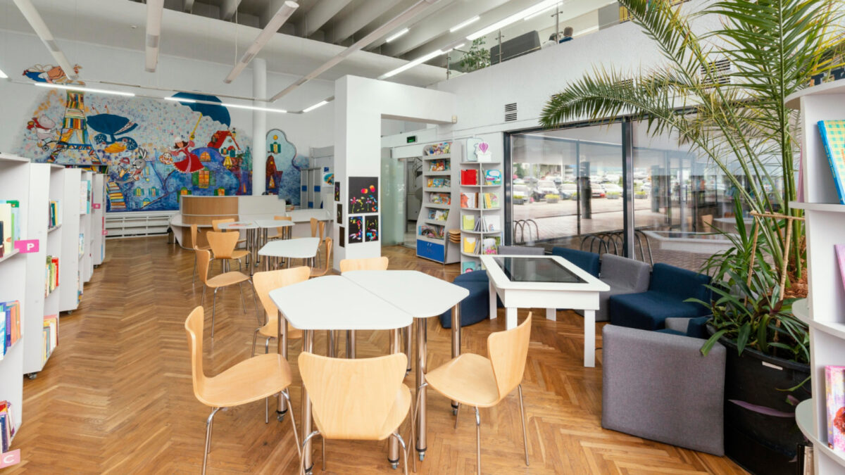 Que dit la réglementation sur les normes du mobilier scolaire ?
